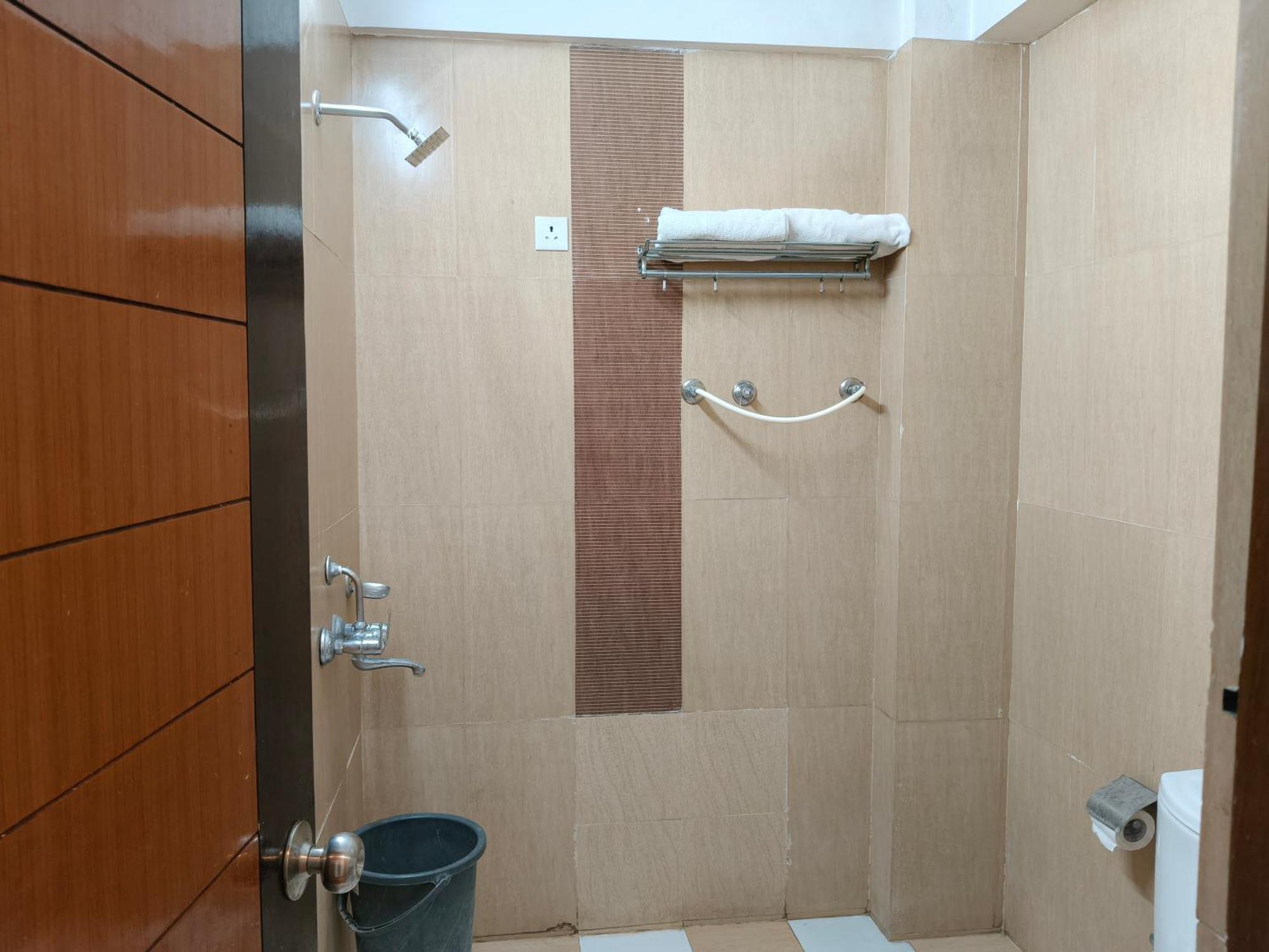 Hotel Kailash Residency Dehradun Zewnętrze zdjęcie